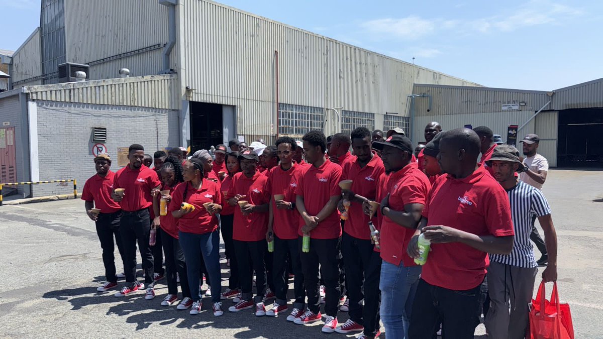 Manoro_digital_'s tweet photo. Meet our south African team #bigtreebeverages #Drinkdiffrent https://t.co/PjIemBpsoH