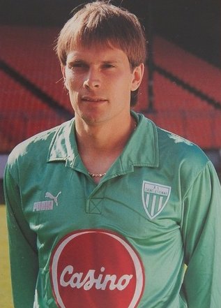 Albert Pilia (@pilia_albert) on Twitter photo 📚#ASSE #CeJourLà
Le 15 octobre 1988, l'ASSE va mieux.
Elle remporte sa deuxième victoire de la saison face à Lille à Geoffroy-Guichard après seize journées de D1 (2-0).
En ouvrant le score, le libéro, Alain Geiger, marque le premier de ses deux buts en Vert. 📚#ASSE #CeJourLà
Le 15 octobre 1988, l'ASSE va mieux.
Elle remporte sa deuxième victoire de la saison face à Lille à Geoffroy-Guichard après seize journées de D1 (2-0).
En ouvrant le score, le libéro, Alain Geiger, marque le premier de ses deux buts en Vert.