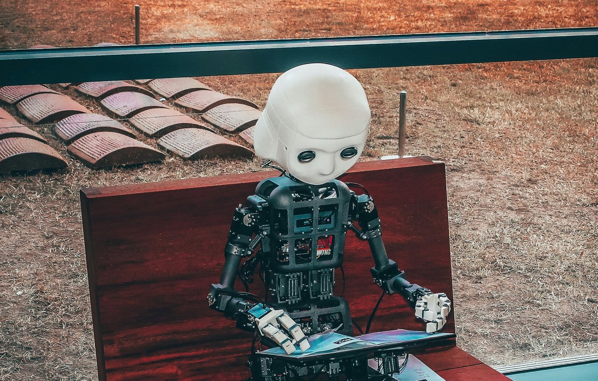 StackIntl's tweet image. “¿Veremos a las empresas cotizar por sus robots?” Clic aquí para saber más: oal.lu/FxQYs #IA #tecnologia #TI
