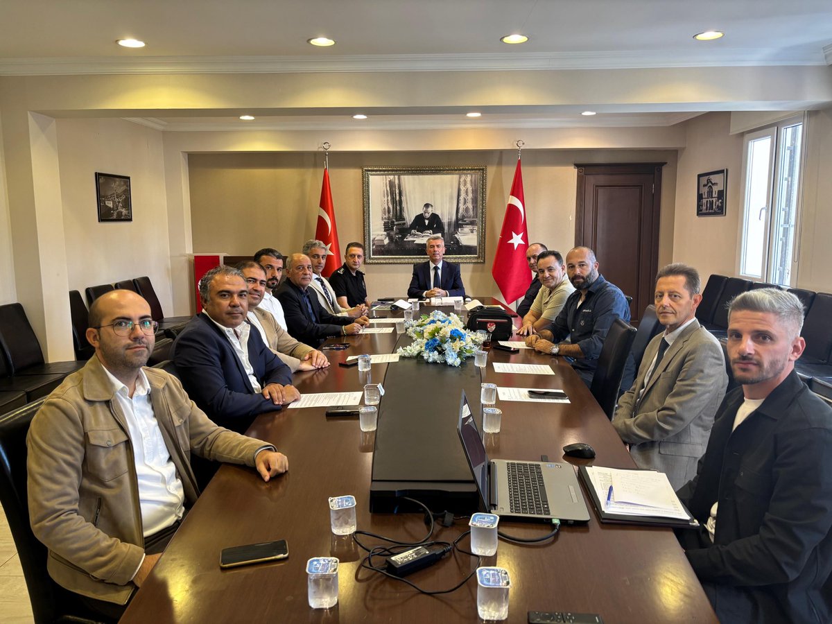 Kaymakamımız Ali Sırmalı başkanlığında, ilgili kurum amirleri ve spor kulubü temsilcilerinin   katılımıyla İlçe Spor Güvenlik Toplantısı düzenlendi. Toplantıda spor müsabakalarının güvenliği ve  alınacak tedbirler görüşüldü.