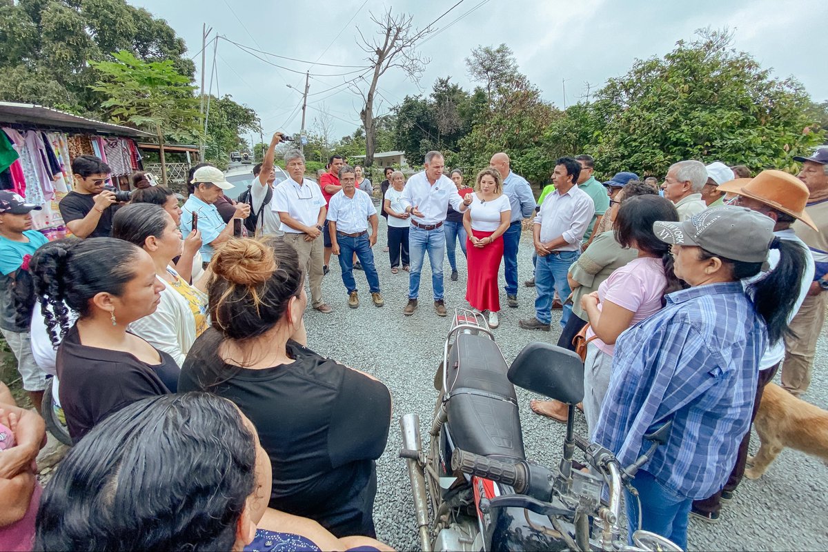 CarlosGSerranoB's tweet photo. 📍 Yaguachi | recinto Buena Fe

🚧 Se ejecuta el acabado de obra y estabilización del suelo, previo a la colocación de un doble sello asfáltico.
Beneficiando a 300 familias, 950 habitantes y 700 agricultores de Buena Fe y La Mélida, dedicados a la siembra de caña, cacao, arroz, banano, plátano y granos de ciclo corto. 👏🏻

#LasObrasHablanPorNosotros
