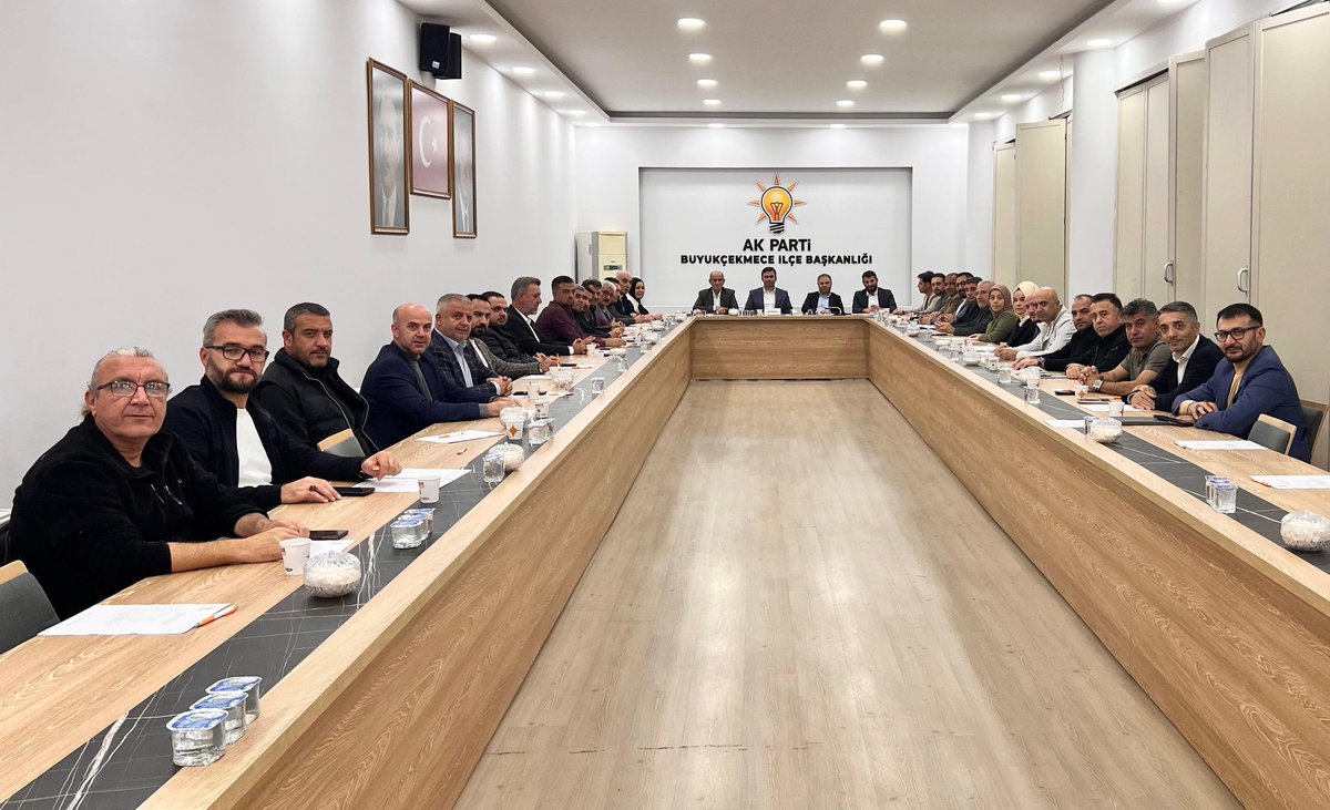 akbcekmece's tweet photo. İlçe Başkanımız Sn. Mahmut Yusuf’un başkanlığında Yürütme Kurulu toplantımızı gerçekleştirdik. Ardından, 
İl Yönetim Kurulu Üyemiz Sn. Mustafa Bayram’ın katılımıyla Yönetim Kurulu toplantımızı icra ederek gündemimizdeki konuları değerlendirdik.

Toplantımızın hayırlara vesile olmasını dileriz

#GüçlüBirBüyükçekmeceİçin

@abuyukgumus
@abdullahozdemir
@aslanyus
@rfatkutlu
@mstbayramm
@akpartiistanbul