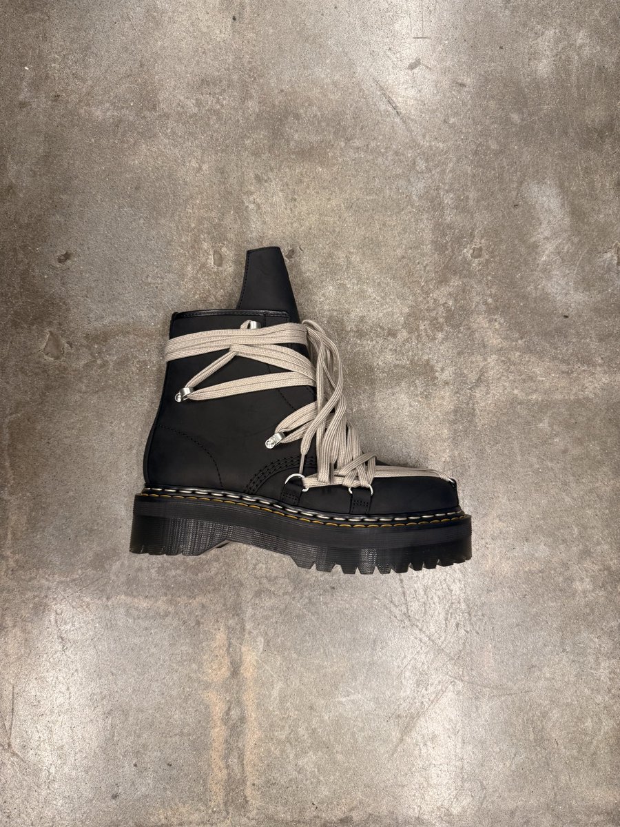 1tjayy's tweet image. New Rick Owens x Doc Martens🖤