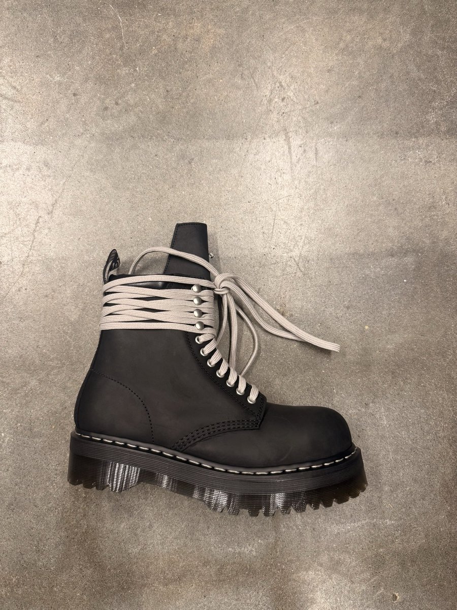 1tjayy's tweet image. New Rick Owens x Doc Martens🖤