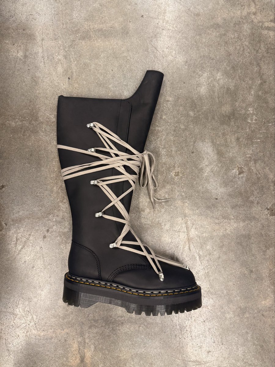 1tjayy's tweet image. New Rick Owens x Doc Martens🖤