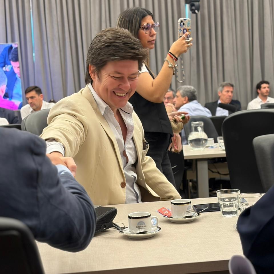 Reunión conjunta de las comisiones de Pequeñas y Medianas Empresas, Justicia, Energía y Combustibles, Finanzas y Presupuesto y Hacienda.

Desde LLA trabajamos para darle a los argentinos las condiciones necesarias para que puedan seguir creciendo y realizando sus proyectos.