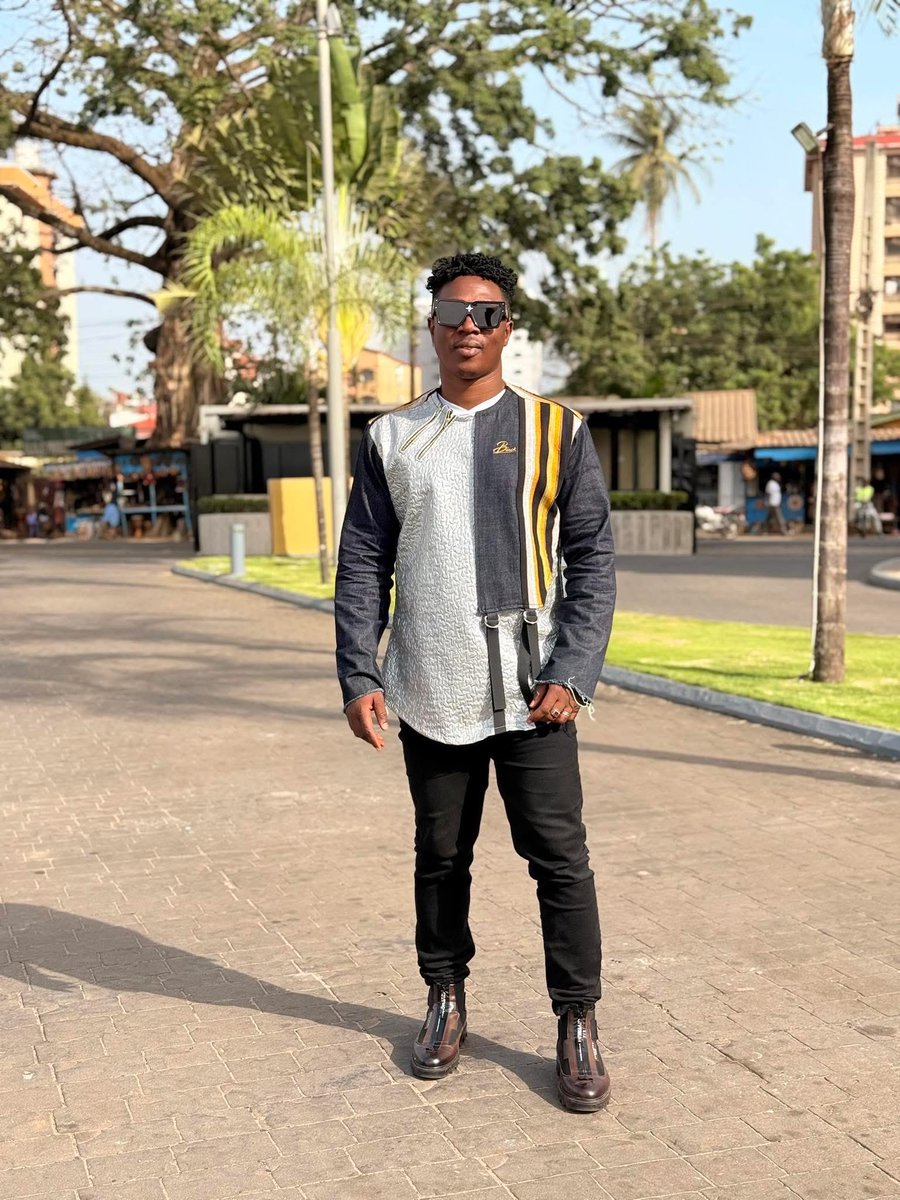 Acceptons de paraître des fois un peu fous, un peu naïfs, un peu trop joyeux aux yeux de certains. 
Parce qu'au fond, le sérieux construit le monde, mais c'est l'amusement qui le rend vivable.

N'oublions jamais de jouer.
🔗 Soul Bang's - KADI 
youtu.be/0NT20CZP1ys