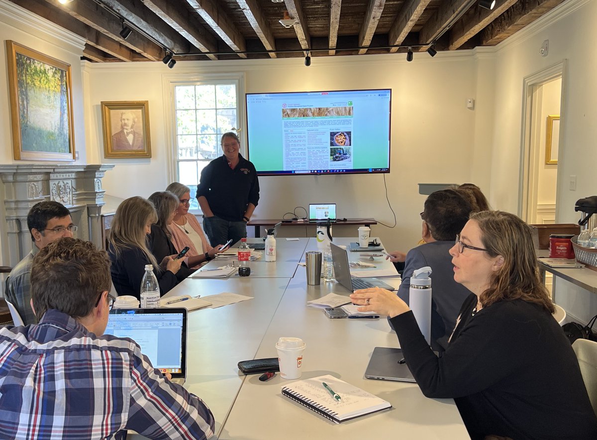 Quirine Ketterings and NMSP lab manager Sanjay Gami attended the annual meeting of the Northeast Coordinating Committee on soil testing. They connected with regional land-grant universities about soil testing and nutrient management #research and #extension. Check it out⬇️