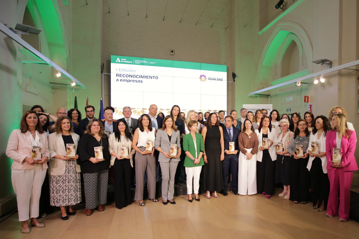 La Consejera de <a href="/IgualdadAND/">Inclusión Social, Juventud, Familias e Igualdad</a>, <a href="/loleslopez/">Loles López</a>, ha clausurado la 1ª entrega de la MAEI reconociendo el esfuerzo de las empresas premiadas y agradeciendo su compromiso.