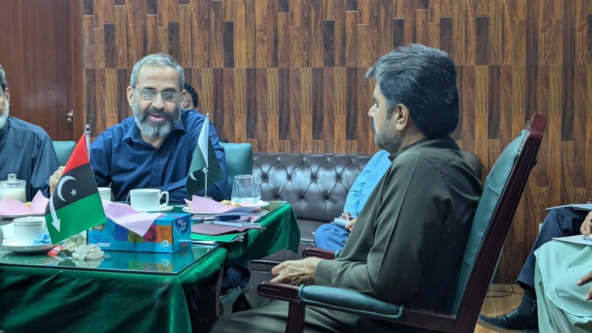 KarachiJamaat's tweet photo. منعم ظفر کی قیادت میں ٹاؤن چیئر مینز کی ناصر حسین شاہ سے ملاقات،عوامی مسائل و تجاویر پر تبادلہ خیال
 واٹرکارپوریشن، سالڈو یسٹ مینجمنٹ، ایس بی سی اے،سڑکوں کی خستہ حالی و سیوریج کے مسائل حل کیے جائیں،وفد کی گفتگو
صوبائی اور ڈسٹرکٹ اے ڈی پی کی اسکیموں پر عمل درآمد کے لیے ٹاؤن اور یوسی کو اعتماد میں لیا جائے،خواہ وہ کسی بھی پارٹی سے تعلق رکھتے ہوں
وزیر بلدیات نے اداروں کے باہمی رابطوں اور مختلف امور پر قانون سازی کے لیے جماعت اسلامی کے تعاون پر زور دیا
@monemzafarkhan
@SaifuddinJI
#JamaateIslami #LocalBodies #karachi #جماعت_اسلامی_کراچی #SindhGovernment
