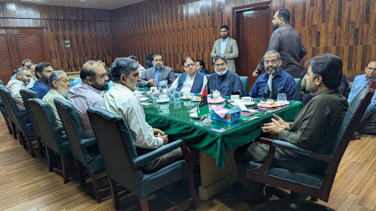KarachiJamaat's tweet photo. منعم ظفر کی قیادت میں ٹاؤن چیئر مینز کی ناصر حسین شاہ سے ملاقات،عوامی مسائل و تجاویر پر تبادلہ خیال
 واٹرکارپوریشن، سالڈو یسٹ مینجمنٹ، ایس بی سی اے،سڑکوں کی خستہ حالی و سیوریج کے مسائل حل کیے جائیں،وفد کی گفتگو
صوبائی اور ڈسٹرکٹ اے ڈی پی کی اسکیموں پر عمل درآمد کے لیے ٹاؤن اور یوسی کو اعتماد میں لیا جائے،خواہ وہ کسی بھی پارٹی سے تعلق رکھتے ہوں
وزیر بلدیات نے اداروں کے باہمی رابطوں اور مختلف امور پر قانون سازی کے لیے جماعت اسلامی کے تعاون پر زور دیا
@monemzafarkhan
@SaifuddinJI
#JamaateIslami #LocalBodies #karachi #جماعت_اسلامی_کراچی #SindhGovernment