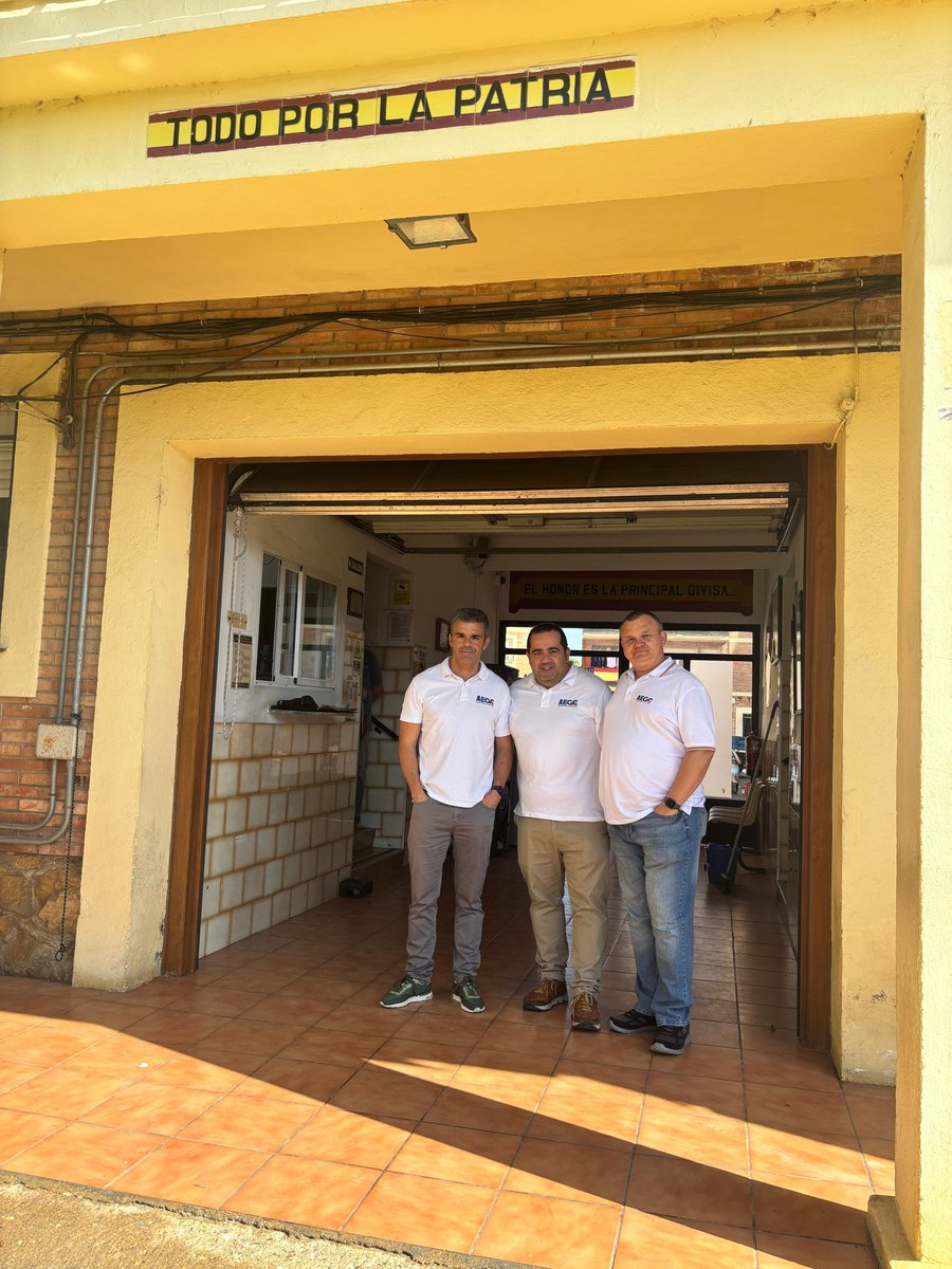 Nuestros representantes en la Comunidad Valenciana y representante de la JDN, continúan con las visitas puerta a puerta para acercarse a todos los compañeros.
Hoy ha sido el turno de la provincia de Castellón. 
#AEGC