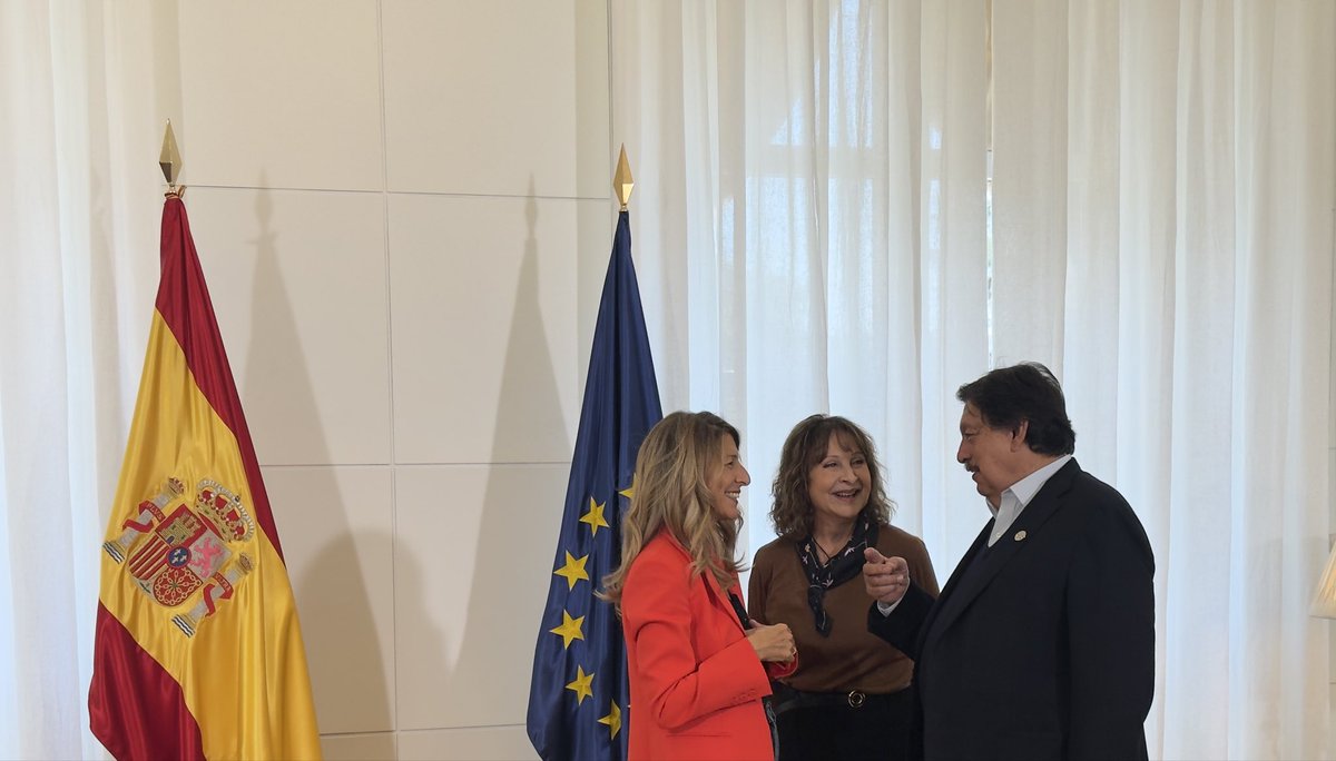 Un gran gusto reunirme nuevamente con mi amiga Vicepresidenta Segunda y Ministra de Trabajo de #España, <a href="/Yolanda_Diaz_/">Yolanda Díaz</a>, con quien hablé sobre la urgencia de reducir la #JornadaLaboral, y otras reformas trascendentales. 🇲🇽🇪🇸 

Ambos compartimos la visión de transformar  el mundo