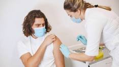 🚨 Urgent : Une annonce choc sur France Info ce 14 octobre 2025.

Selon un reportage France Info, le gouvernement prépare un projet de loi visant à imposer la vaccination obligatoire contre la grippe saisonnière dès la campagne 2026, non seulement pour tous les soignants