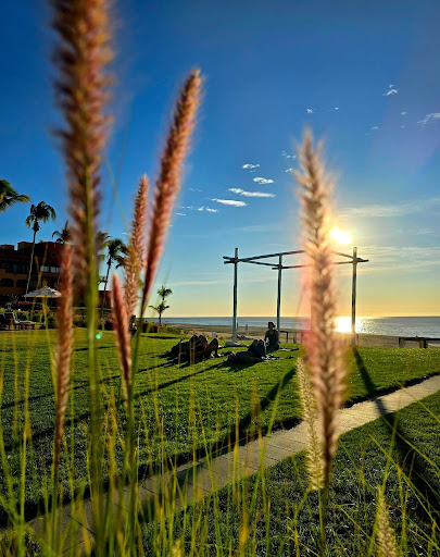 AhRim560's tweet photo. The perfect spot to end a perfect day. So much peace in one moment. 🌿🌅 #vacationmode #travel #peaceful #getaway https://t.co/X8ma8wcYIp