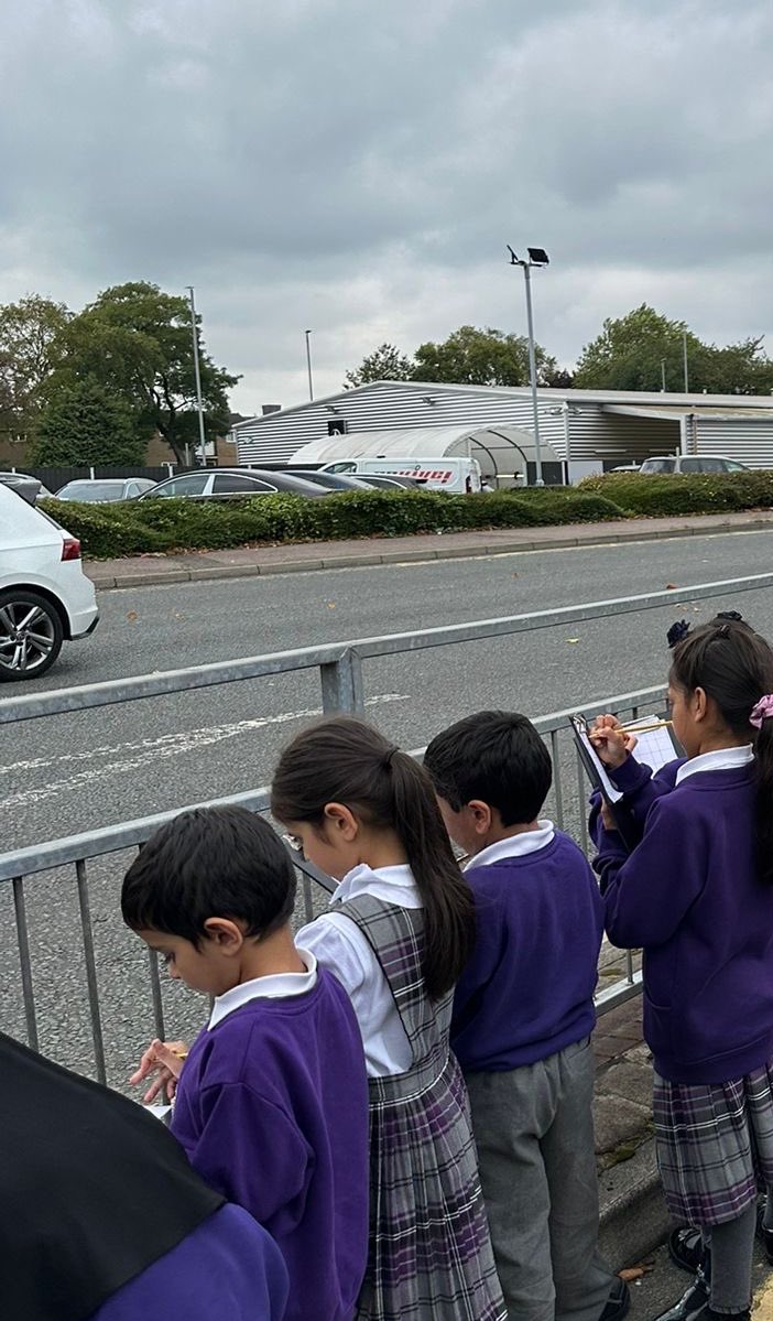 olive_bolton's tweet photo. Year 2 used all their observational and data collection skills as they undertook their #TrafficSurvey #WeAreStar #Fieldwork #LocalArea #Geography #Teamwork #Data #Ambition https://t.co/KuLbWe9rV9