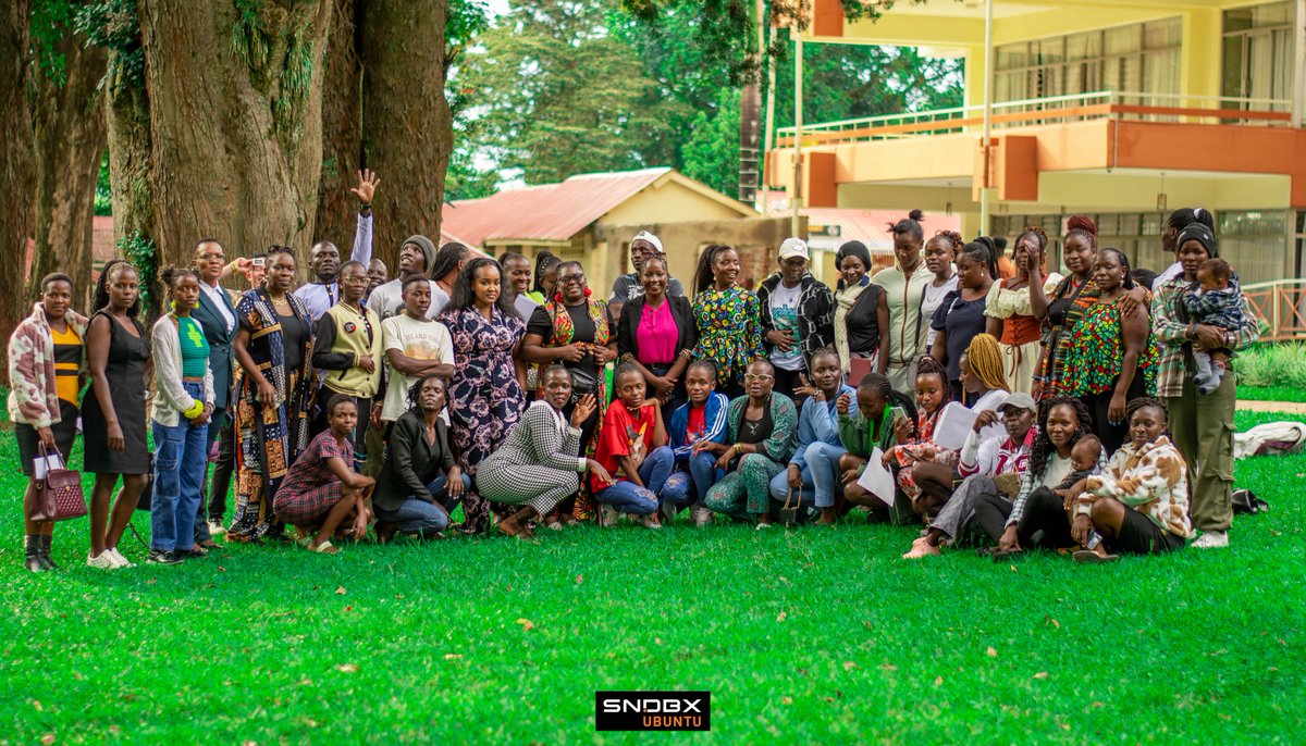 sndbxubuntu's tweet photo. 🎓✨ The celebrations have begun! Our second round of the Sanara Program BDS Training graduations kicks off in Kakamega - a beautiful moment of pride, creativity, and new beginnings. 💫
#Sanaraprogram #sanaragraduationtour #SanaraKE #creativeentrepreneurs #empoweringcreatives https://t.co/ZTVrylKkUa