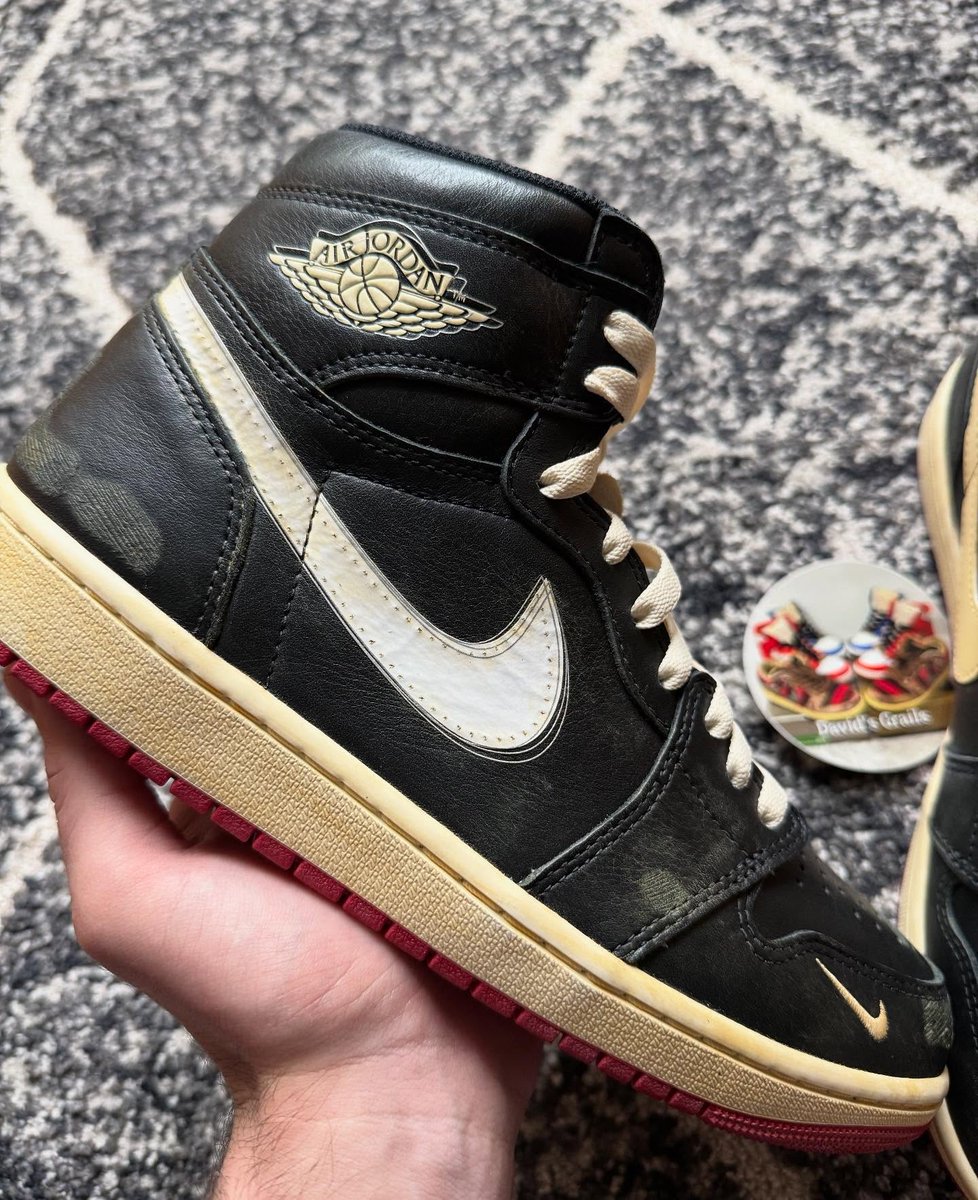SoleRetriever's tweet image. RARE AIR: Unreleased Nigel Sylvester x Air Jordan 1 High “Better With Time” sample 🚲💨

Should they have dropped this version or was going low the right call?

📷 davidsgrails (IG)