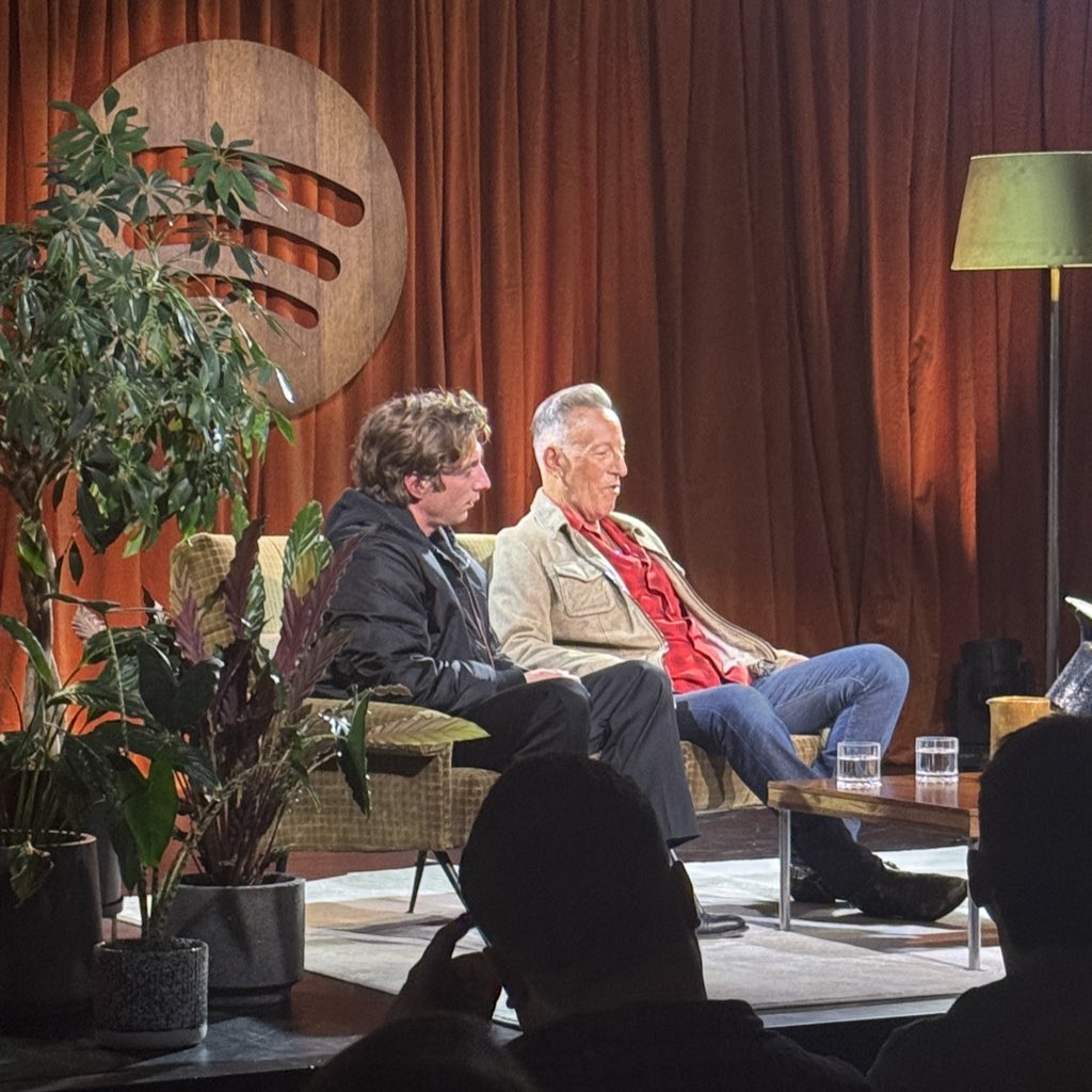mimitheblogger's tweet image. Wow 

jeremy white and bruce springsteen 

Thank you @SpotifyUK