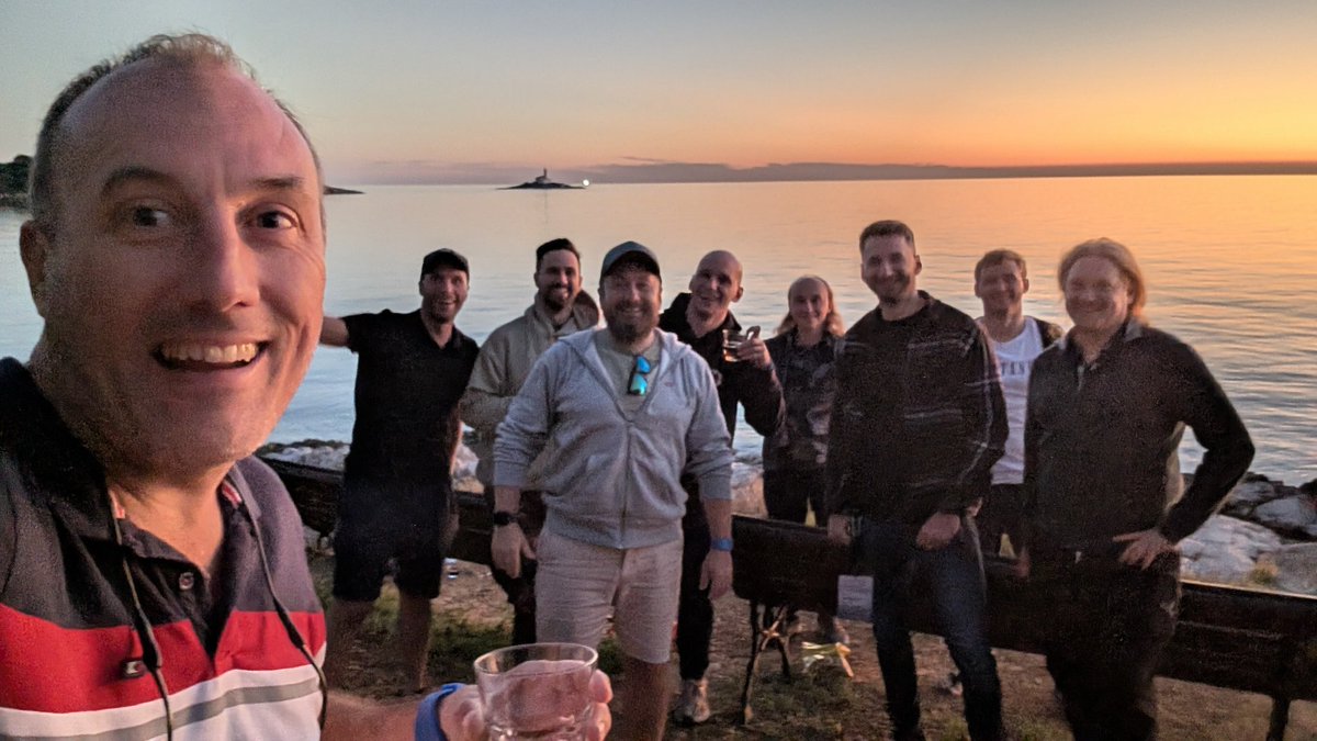 vilojona's tweet image. An unexpected moment when following the lovely sunset ♥️ I found a group of guys from Poland (happy users of @SonarSource ) and we had a talk about #SonarQube while we spotted some dolphins 
Only at @JavaCro #javacro25