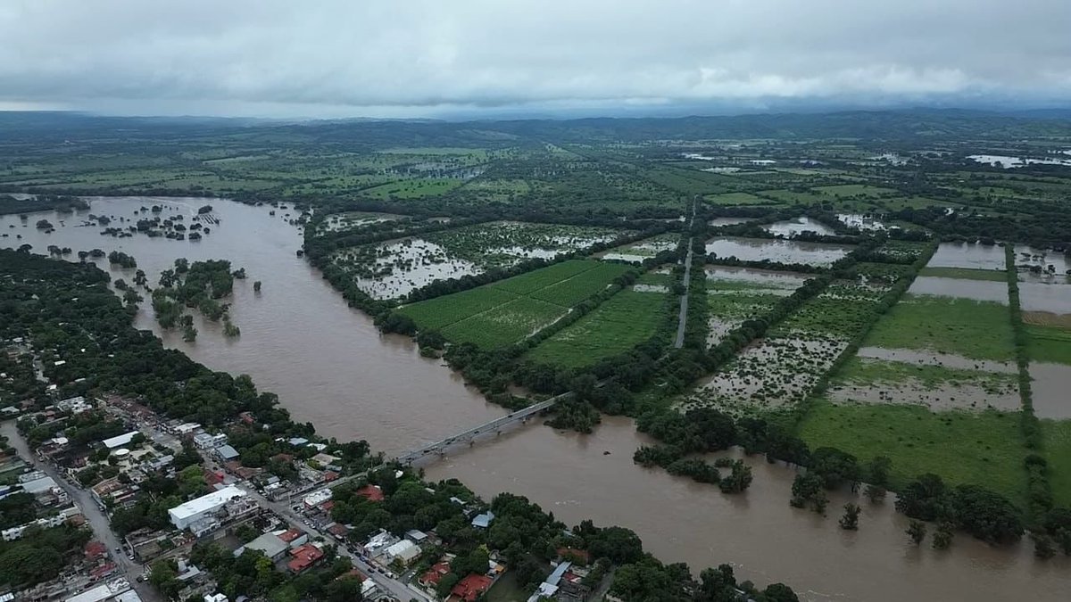 Amable lector, te invito a leer, comentar y compartir mi artículo de esta semana, titulado: #México bajo el agua y sin #FONDEN. Lo urgente y lo importante 

facebook.com/share/p/1AntF9…