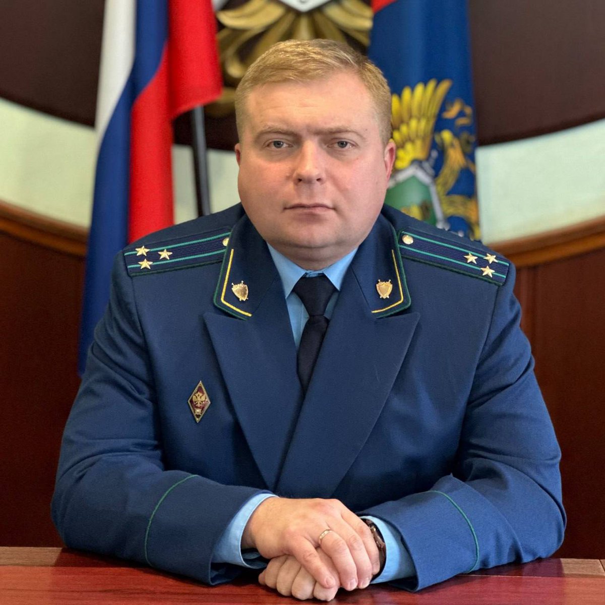 ifnov1's tweet image. В Белгороде зампрокурора задержан за крупную взятку спустя 2 недели после назначения.
Дмитрия Смирнова взяли с поличным сотрудники ФСБ и следователи центрального аппарата СК РФ. Чиновник не успел проработать и месяца на новой должности
ТК"Что произошло?"

Не сдержался, не стерпел