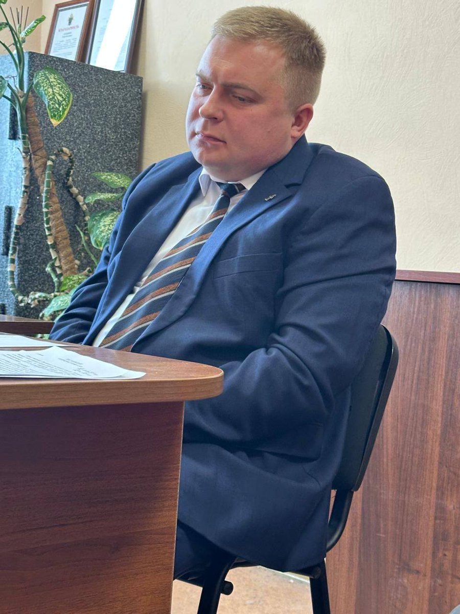 ifnov1's tweet image. В Белгороде зампрокурора задержан за крупную взятку спустя 2 недели после назначения.
Дмитрия Смирнова взяли с поличным сотрудники ФСБ и следователи центрального аппарата СК РФ. Чиновник не успел проработать и месяца на новой должности
ТК"Что произошло?"

Не сдержался, не стерпел