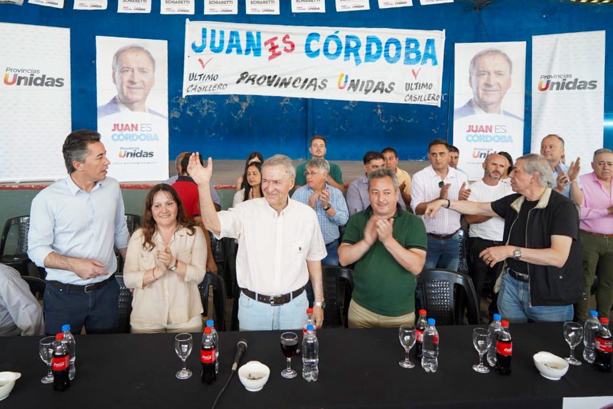 JSchiaretti's tweet photo. Gracias a la prensa y a los dirigentes de los departamentos del norte por compartir este espacio de diálogo y consenso.

Coincidimos en las dificultades que atraviesa el país y también en lo que tenemos que hacer: necesitamos la fuerza de Provincias Unidas y la previsibilidad con la que venimos trabajando desde hace muchos años.

Es momento de generar resultados concretos para los problemas diarios de los argentinos, dejando de lado las discusiones ideológicas sin sentido.

Este es el modelo que llevaremos al Congreso: sensatez, trabajo y producción para toda la Argentina.