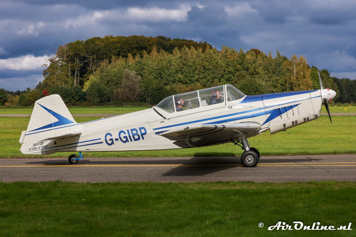 bjfloor's tweet photo. Zlin Z.526 gearriveerd op Teuge: Tsjechisch vakmanschap in Nederlandse lucht
Story:
https://t.co/9yHnBztvSI
#EHTE #VandeBunteAviation #Zlin #Morava #Z526 #TrenerMaster #GGIBP #PHZLN #Aerobatics https://t.co/cUPaxAZ5Hl