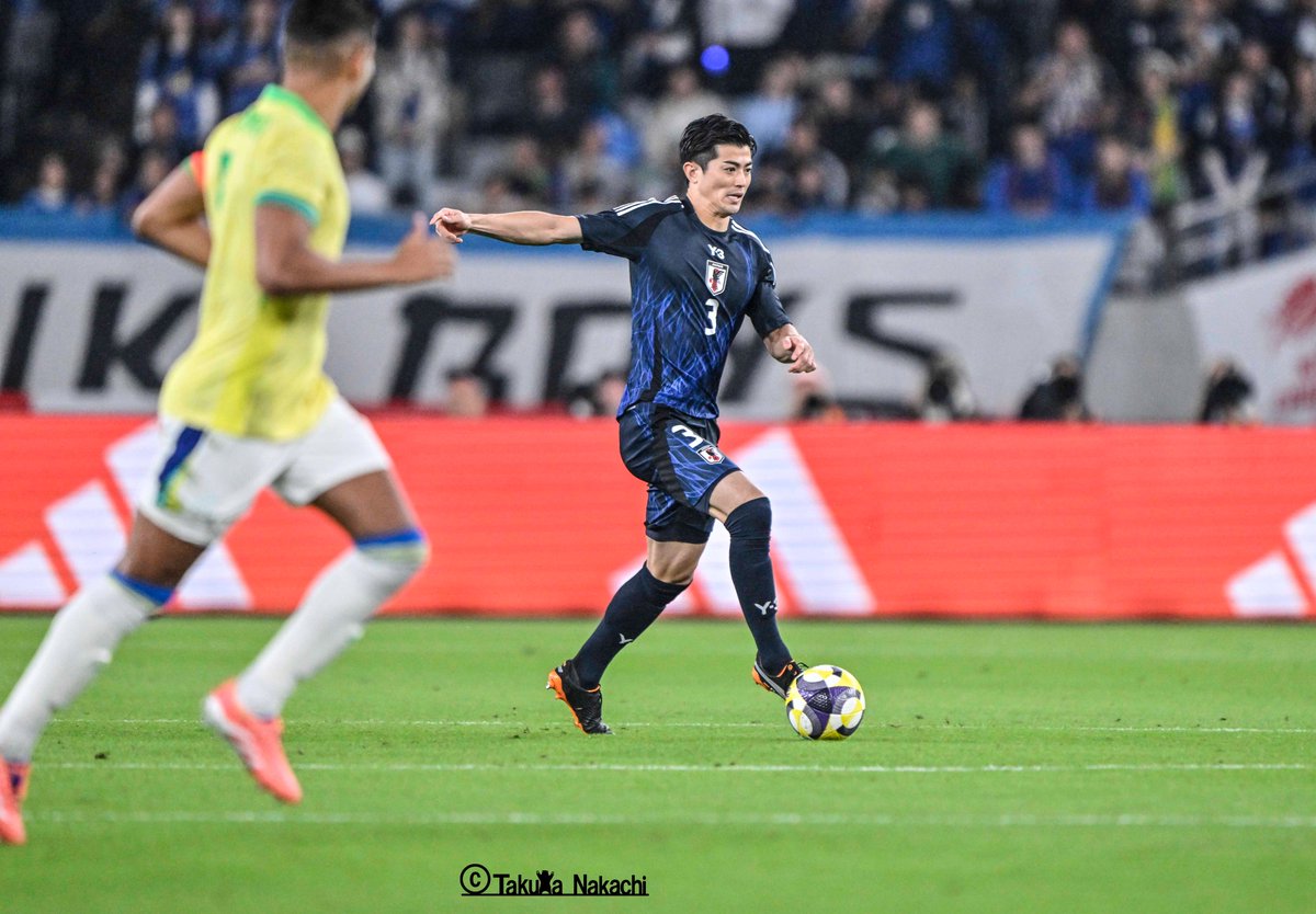 ikinikuishiro's tweet photo. ＃サッカー日本代表 #谷口彰悟 選手の４枚！
1：凛々しいサムズアップと、
2：凛々しいガッツポーズ！
やはり谷口選手が入ると安心感が違いますし、キャプテンマークが似合います！ https://t.co/NKqxadQjVt