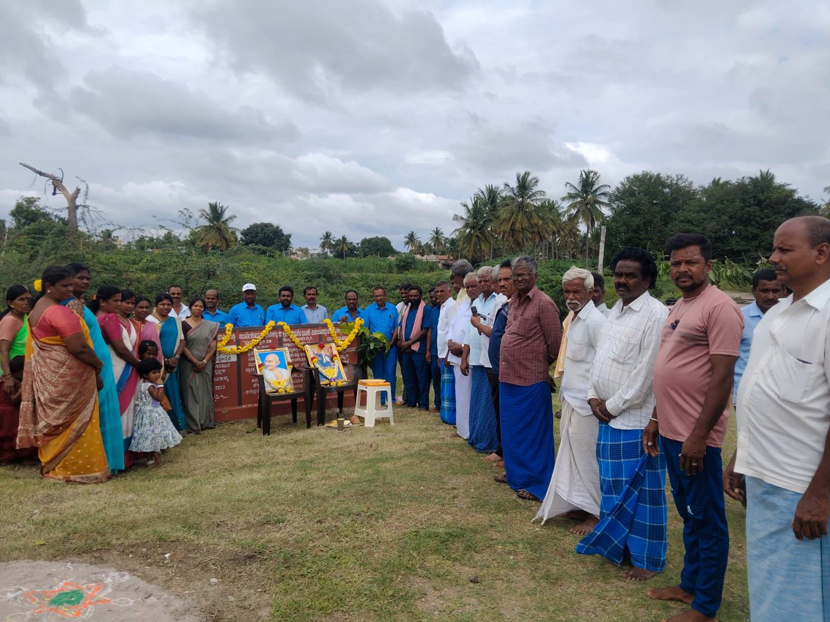 NMgnrega's tweet photo. ನಂಜನಗೂಡು ತಾಲ್ಲೂಕಿನ  ಕೋಣನೂರು, ಬಿಳಿಗೆರೆ, ಮಲ್ಲೂಪುರ ಗ್ರಾಮ ಪಂಚಾಯಿತಿಯಲ್ಲಿ ನರೇಗಾ ಯೋಜನೆ ಅಡಿ ಅಭಿವೃದ್ಧಿಪಡಿಸಿರುವ   ಅಮೃತ ಸರೋವರ ಕೆರೆಗಳ ಅಂಗಳದಲ್ಲಿ ಧ್ವಜಾರೋಹಣ ನೆರೆವೇರಿಸುವ ಮೂಲಕ 79ನೆ ಸ್ವಾತಂತ್ರ್ಯ ದಿನಾಚರಣೆ ಮಾಡಲಾಗಿದೆ. https://t.co/LpUKvpnEPg