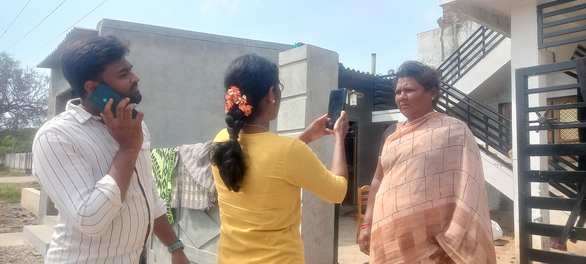 NMgnrega's tweet photo. ಮ-ನರೇಗಾ ಯೋಜನೆಯ ಉದ್ಯೋಗ ಚೀಟಿಗೆ ಇ-ಕೆವೈಸಿ ಮಾಡಿಸುವುದು ಕಡ್ಡಾಯವಾಗಿದ್ದು,   e-kyc ಮಾಡಿಸದಿದ್ದಲ್ಲಿ  ಮುಂದಿನ‌ ದಿನಗಳಲ್ಲಿ ಯೋಜನೆಯಡಿ ಕೆಲಸ ಮಾಡಲು ಹಾಗೂ ಕೂಲಿ ಹಣ ಪಡೆಯಲು ಸಾಧ್ಯವಾಗುವುದಿಲ್ಲ. #  ಇಂದೇ ಜಾಬ್ ಕಾರ್ಡ್ ಹಾಗೂ ಆಧಾರ್ ಕಾರ್ಡ್‌ನೊಂದಿಗೆ‌ ಗ್ರಾ.ಪಂ.ಗೆ ಭೇಟಿ ನೀಡಿ e-kyc  ಮಾಡಿಸಿಕೊಳ್ಳಿ. https://t.co/MCEOrnfiM5
