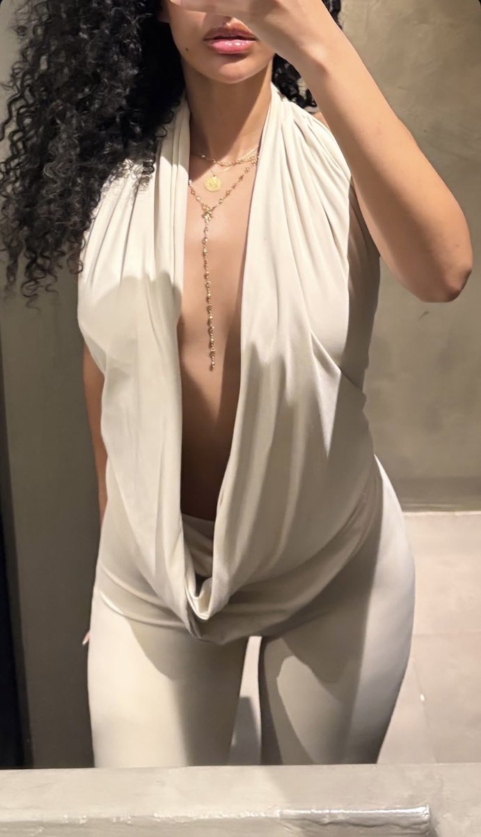 aaliyahxqueen's tweet photo. Luisteren moet je naar deze Marokkaanse meesteres. Smeek om een tribute en hou je bek bitch

#geldslaaf #paypig #humanatm #findomnl #findom https://t.co/d6rZiIz7Ru