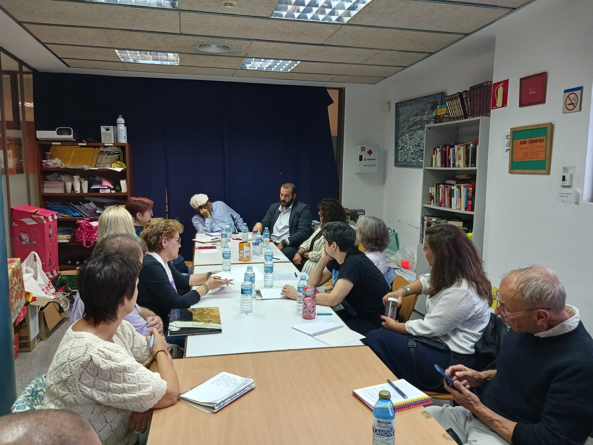 matarocat's tweet image. 📣 Aquesta setmana, l'alcalde de #Mataró @DBotePaz està a Cerdanyola Nord amb el projecte #Alcaldealsbarris
👥 Avui s'ha realitzat la reunió amb l’@AVdeCerdanyola i la trobada veïnal oberta al Centre de Formació d'Adults Can Noè per escoltar la ciutadania i recollir percepcions