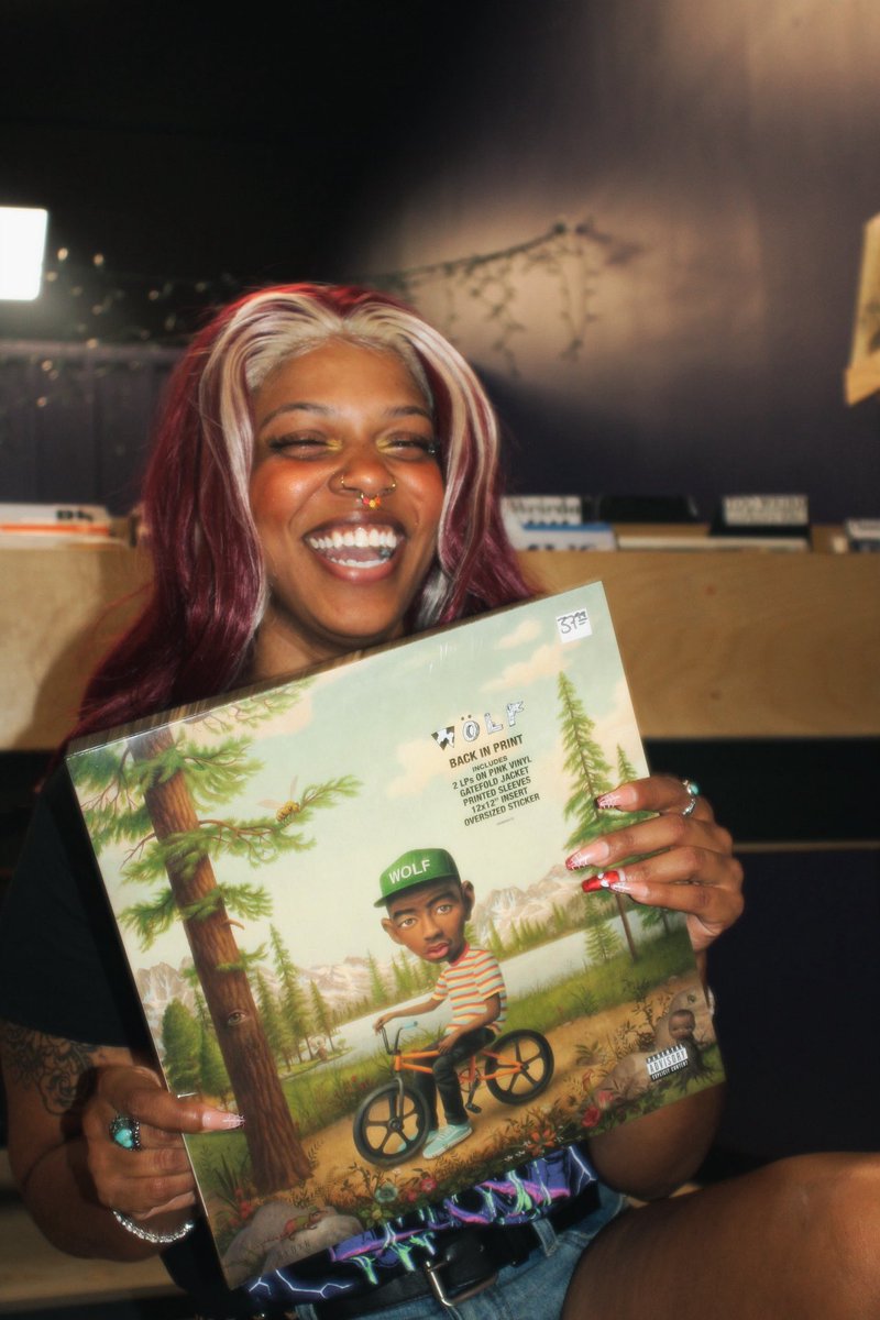 Lumos_Yagami's tweet photo. It's Tuesday!!!! Which means I'll be in the record store today! 🥳🥳🥳🥳🥳 https://t.co/lbvMtACjDE