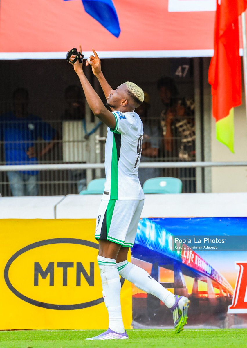 TheMahleek's tweet photo. NO NIGERIAN WILL SCROLL PAST THIS TWEET WITHOUT LIKING. 

QUALIFICATION OR NOT, VICTOR OSIMHEN TURNED UP WHEN THE COUNTRY NEEDED HIM. 🔥🇳🇬 https://t.co/WQlEDmUEUZ