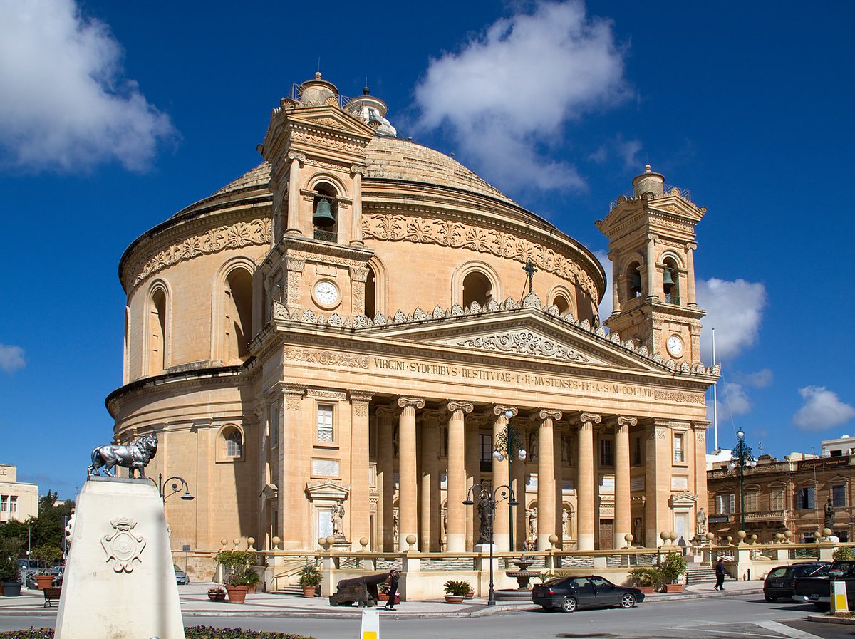Italian347's tweet image. I like how Churches in Malta are perfectly color coded because they're all made from giant Sandstone quarries present on the island