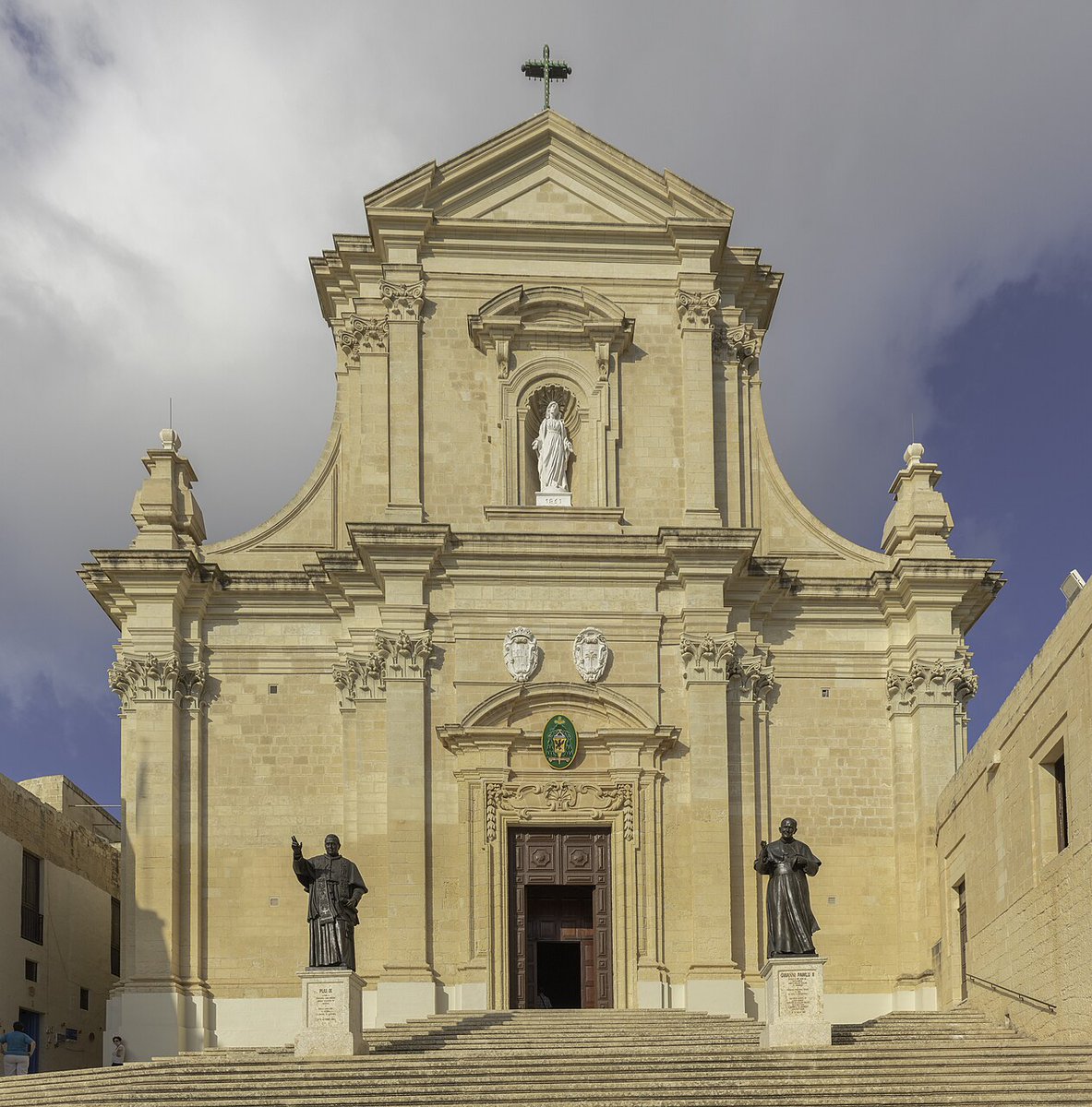 Italian347's tweet image. I like how Churches in Malta are perfectly color coded because they're all made from giant Sandstone quarries present on the island