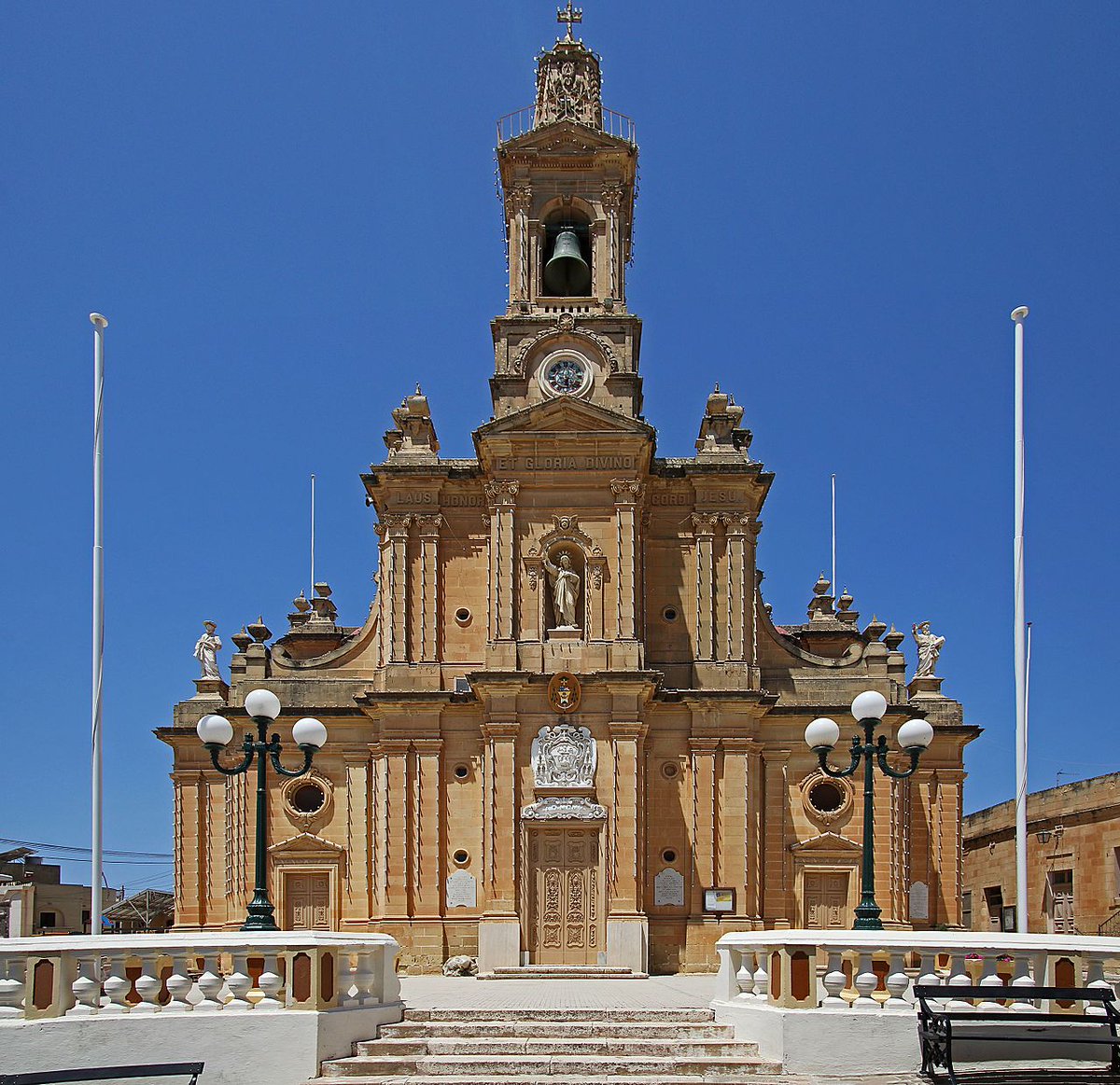 Italian347's tweet image. I like how Churches in Malta are perfectly color coded because they're all made from giant Sandstone quarries present on the island