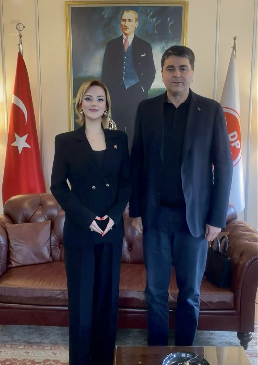 Bugün Demokrat Parti Genel Başkanı Sn. Gültekin Uysal ile bir araya gelerek oldukça verimli bir görüşme gerçekleştirdik. <a href="/DpGultekinUysal/">Gültekin Uysal</a> 

Sn. Genel Başkan’ın genç yaşına rağmen sahip olduğu derin devlet ve siyaset tecrübesi, Türkiye’nin geleceğine dair sergilediği vizyoner