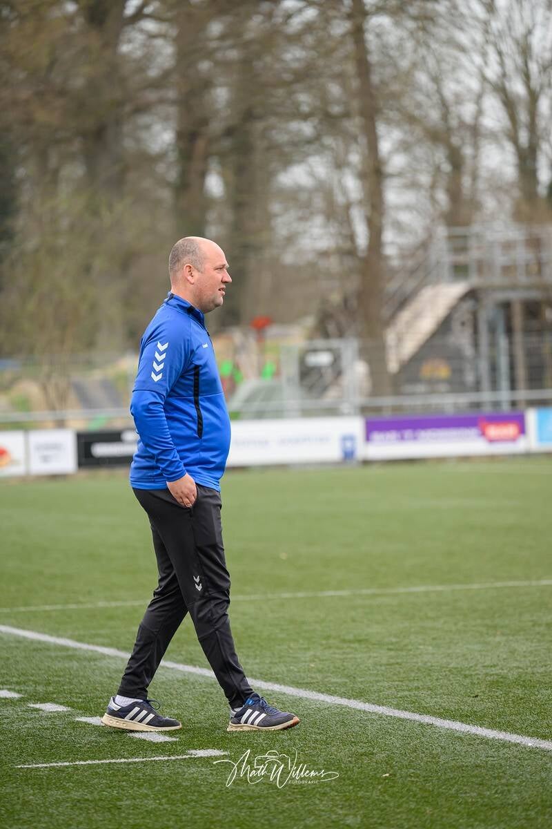 Christian Koop, hoofdtrainer van SV Twello, is ook deelnemer van de Masterclass Najaarsmodule! 

Start 29 oktober! 

Neem ook deel aan de Najaarsmodule Masterclass Trainer/Coach! 
Nog enkele plekken beschikbaar.

Ga voor info/inschrijving naar:
football2improve.com