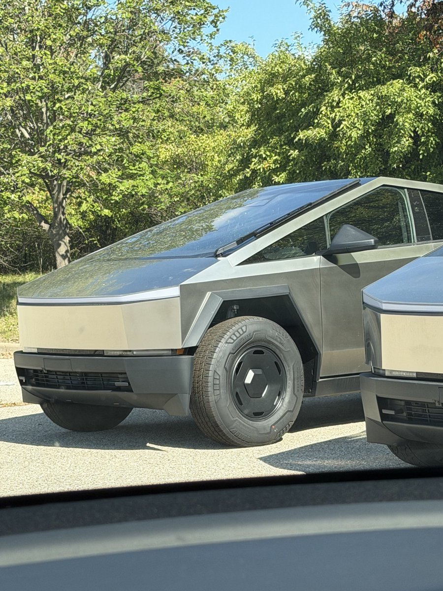 kanesaunders22's tweet photo. Are these new cybertruck caps? @Tesla @cybertruck https://t.co/tzzxLmrcew