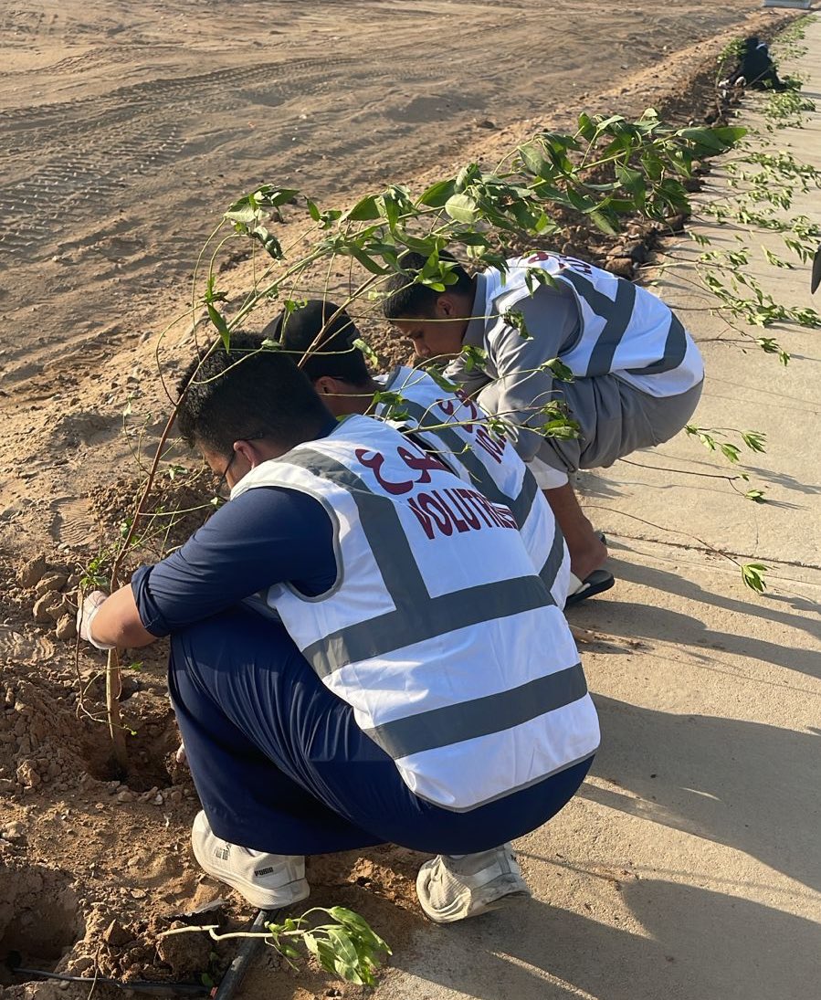 #تطوع_ينبع_الصناعية
يستمر العطاء ويستمر التمكين مدينتنا #ينبع_الصناعية مسؤوليتنا 👇🏻
استمرار حملة " أحياؤنا خضراء " في اسبوعها الثالث بإشراف ادارة التشجير والري ✨ #الهيئة_الملكية_ينبع بمشاركة 30 متطوع ومتطوعة وسط تفاعل السكان ومشاركتهم.
 
#صناعة_وحياة