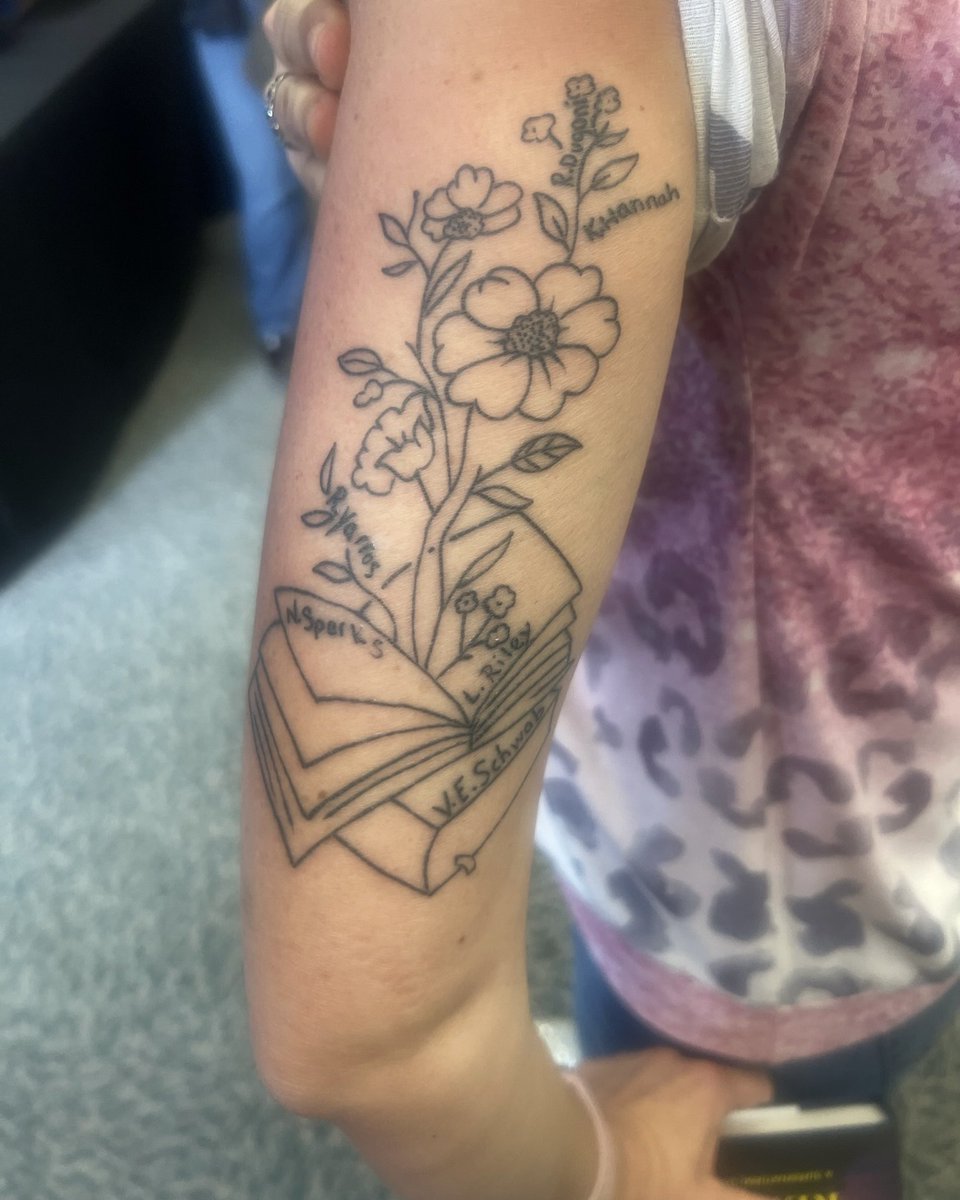 NicholasSparks's tweet image. I’m happy to hear that so many of you enjoyed hearing about the perspectives from both me and @MNight #Shyamalan on #REMAIN. It was a great night in Philly discussing how we came together to create both the novel and the film! 

Grateful beyond words for this journey on the