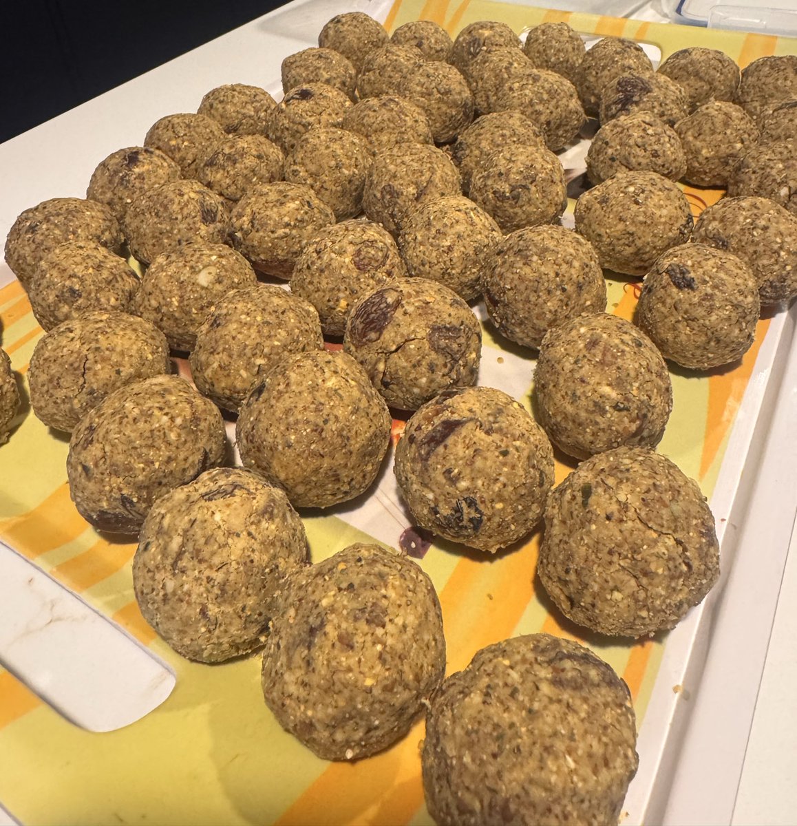 pedalsingh's tweet image. We make our own herbal tablets and energy balls at home! 💪🏽💪🏽
The secret behind walking miles 😍
#PinniPower