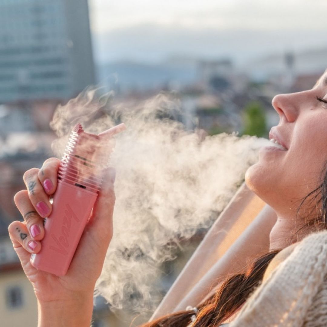 thenewheadshop's tweet image. Meet the VEAZY Vaporizer from Storz &amp;amp; Bickel, the smallest and most accessible device in the lineup, built on decades of vaporization technology
headshop.com/products/storz… 

#Vaporizers #storzbickel #vaporizer #vape #weed #veazy #vapegirls #storzandbickel #dryherbvape