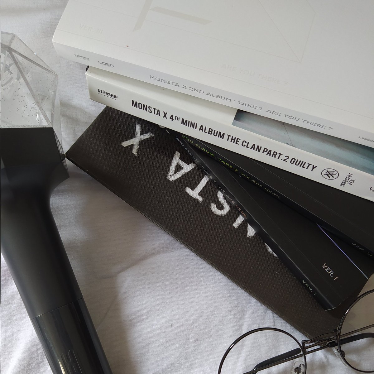 hoseokfran's tweet image. life as a monsta x fan 🖤 ✨