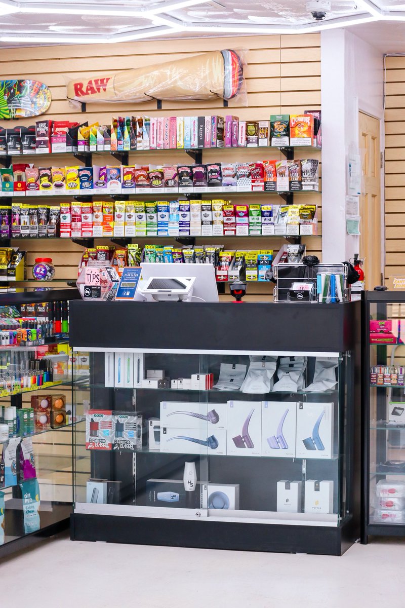 mandosspot's tweet photo. Oak Cliff — we got everything you need under one roof 🔥 From exclusive merch to your favorite brands, this spot’s always stocked and ready. Pull up and see what’s new 👀

#MandosSpot #OakCliff #DallasTX https://t.co/qy94mla81o