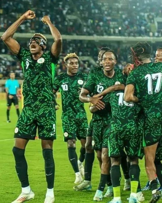 Let's share 10 million naira to Nigerians 🇳🇬💚 🇳🇬💚

Drop Aza if you're proud!!  Victor Osimhen 🇳🇬 #NGABEN