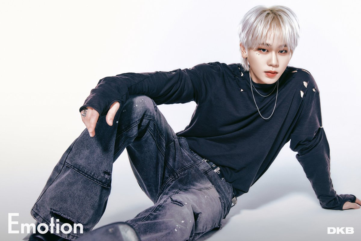 DKB_BRAVE's tweet photo. 𝙳𝙺𝙱 𝚝𝚑𝚎 𝟿𝚝𝚑 𝙼𝚒𝚗𝚒 𝙰𝚕𝚋𝚞𝚖
[𝗘𝗺𝗼𝘁𝗶𝗼𝗻]

𝖢𝖮𝖭𝖢𝖤𝖯𝖳 𝖯𝖧𝖮𝖳𝖮 𝙳𝚘𝚞𝚋𝚝 𝚟𝚎𝚛.
#GK #지케이 

2025.10.23. 6PM (KST)

#다크비 #DKB #Emotion #Irony 
#20251023_6PM https://t.co/A94THm9Vjx